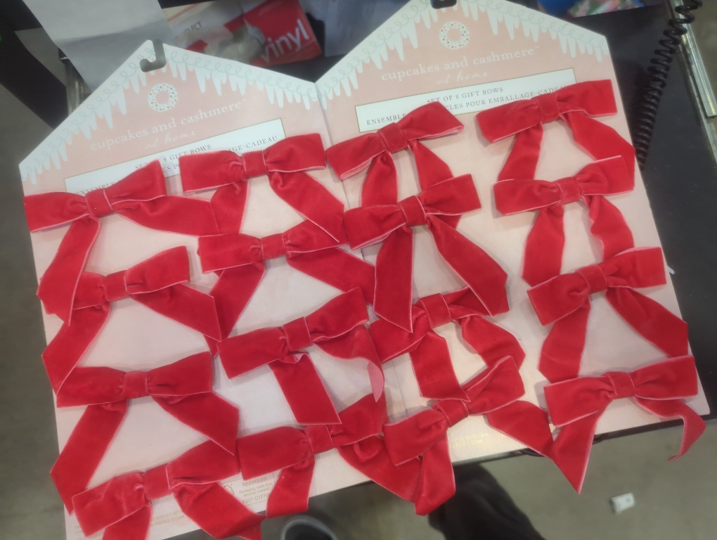 Cupcakes and Cashmere 16pc Red Bows