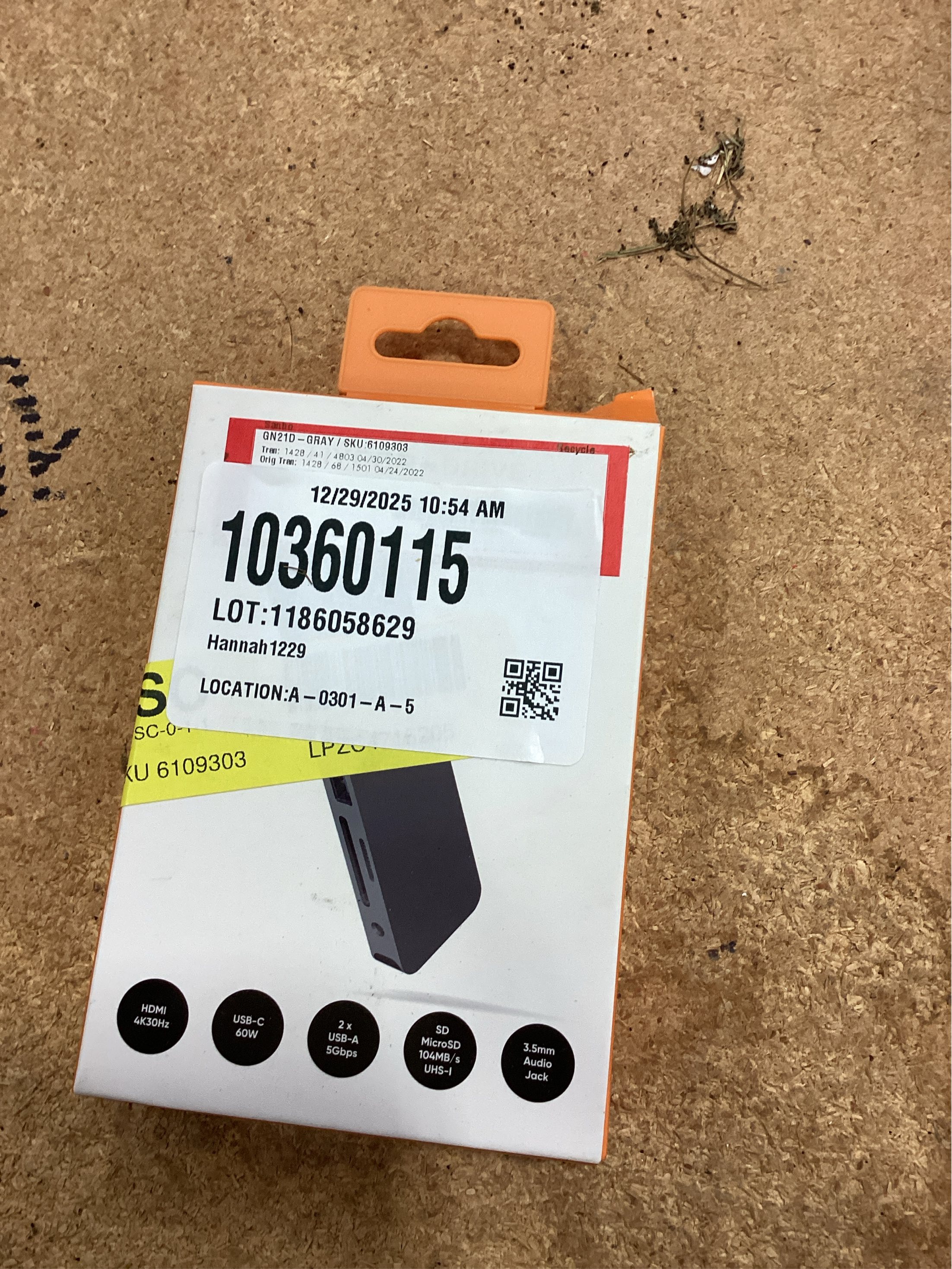 Sanho HyperDrive 7-in-1 Hub for MacBook and USB-c Devices - Space Gray - All