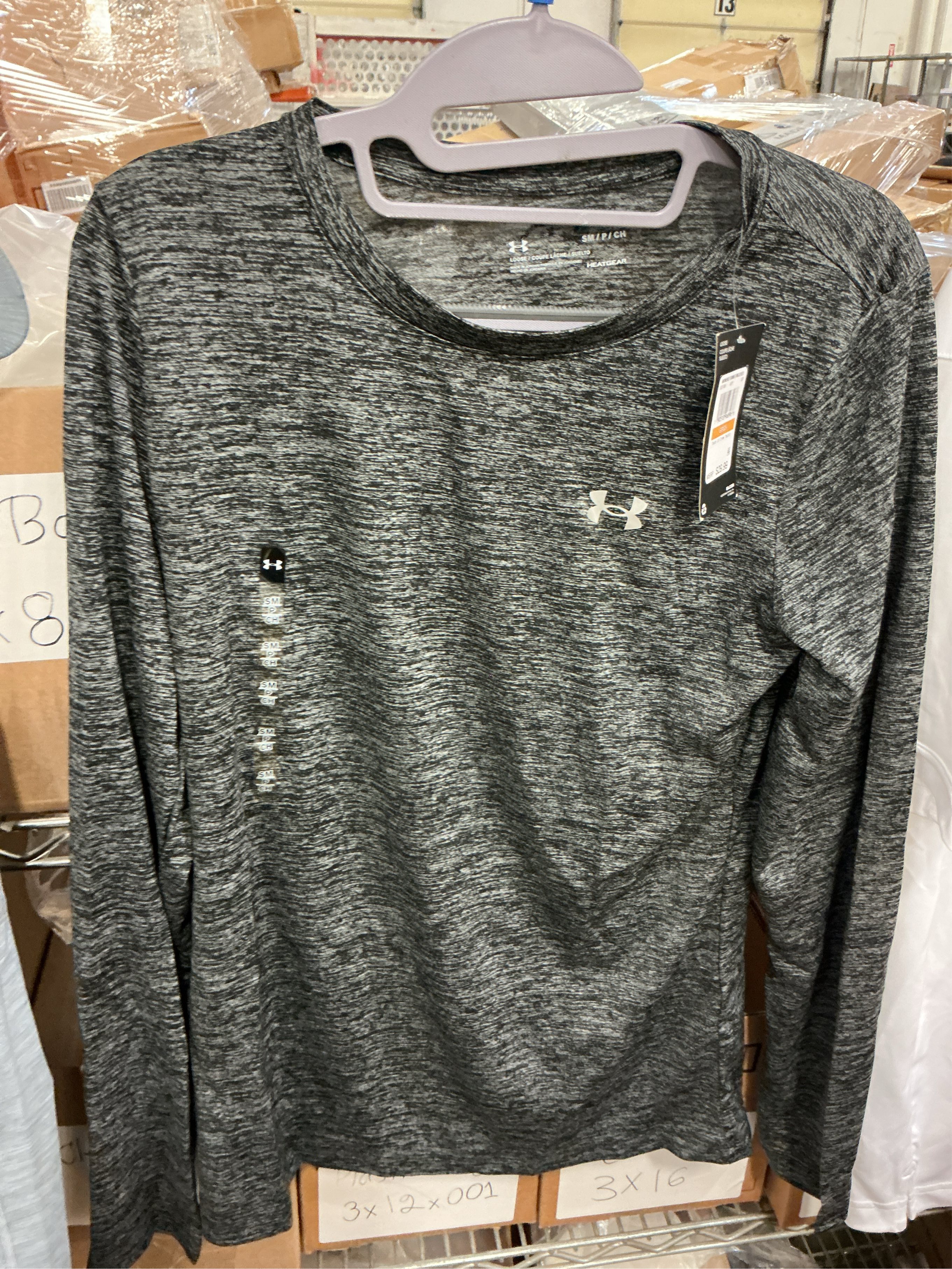 size S. Under Armour Women's Ua Tech Twist Crew Long Sleeve Top in Black
