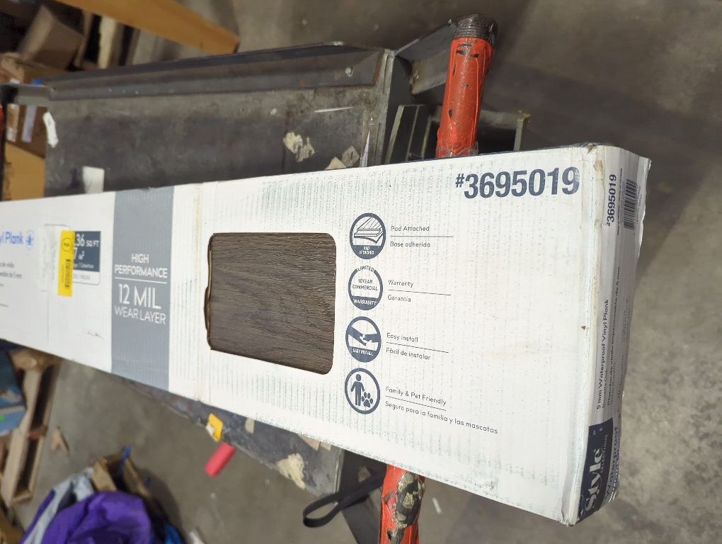 Style Selections Brunette Oak 7-in Wide x 5-mm Thick Waterproof Interlocking Luxury Vinyl Plank Flooring (23.36-sq ft)