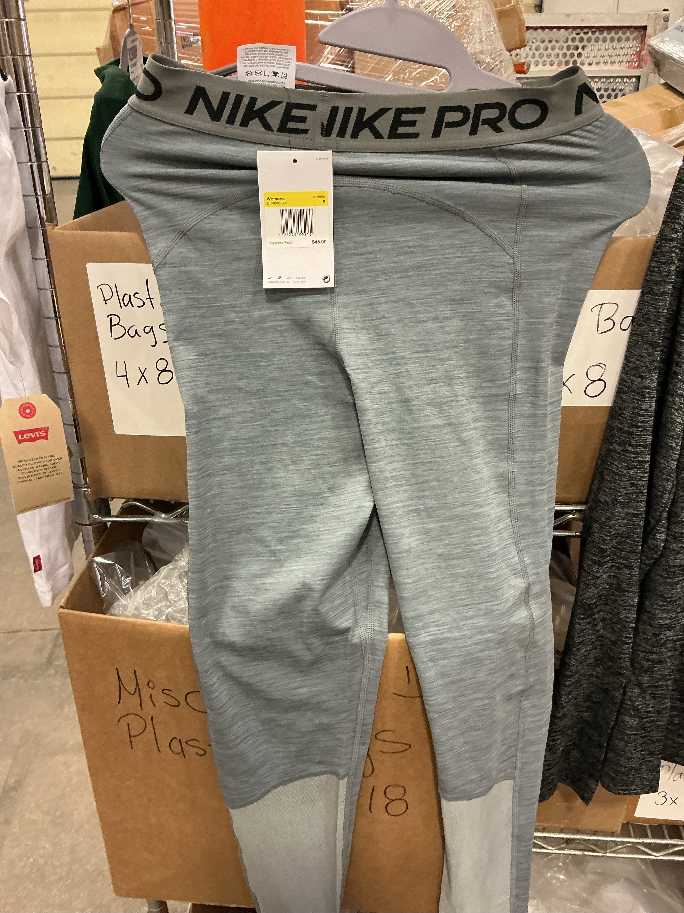 size S. Nike Womens Pro 365 7/8-Length Leggings