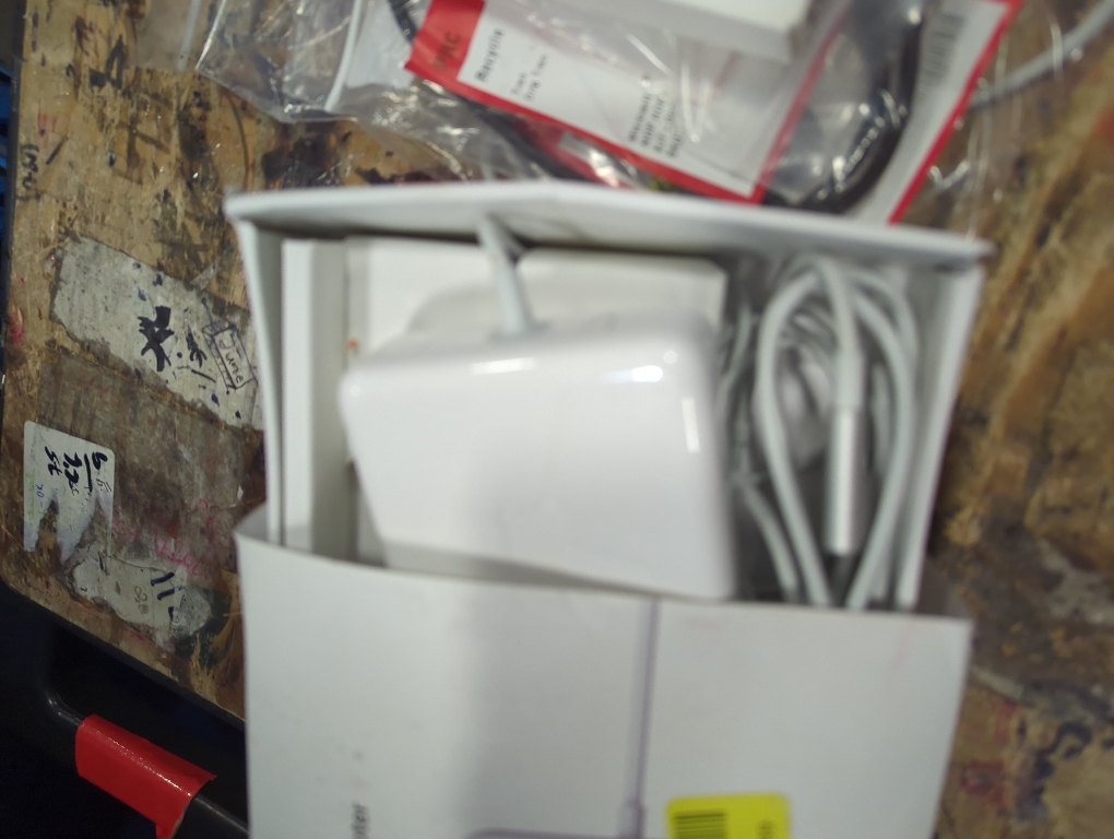 Apple 85W MagSafe Power Adapter for 15- and 17-inch MacBook Pro