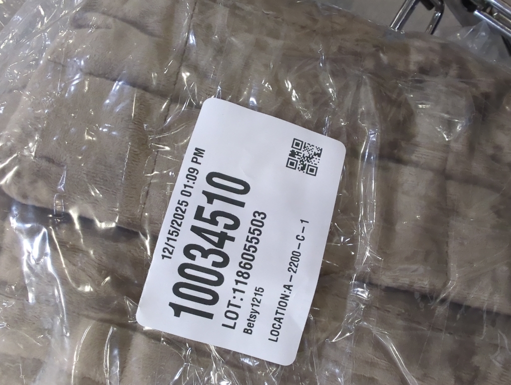 RECYCO Luxury Velvet Quilt Set Full Queen Size Bedding Sets, Ultra Soft Velvet Comforter Set, Lightweight Channel Box Stitch Oversized Bedspread Coverlet for All Season, with 2 Shams, Mocha Brown