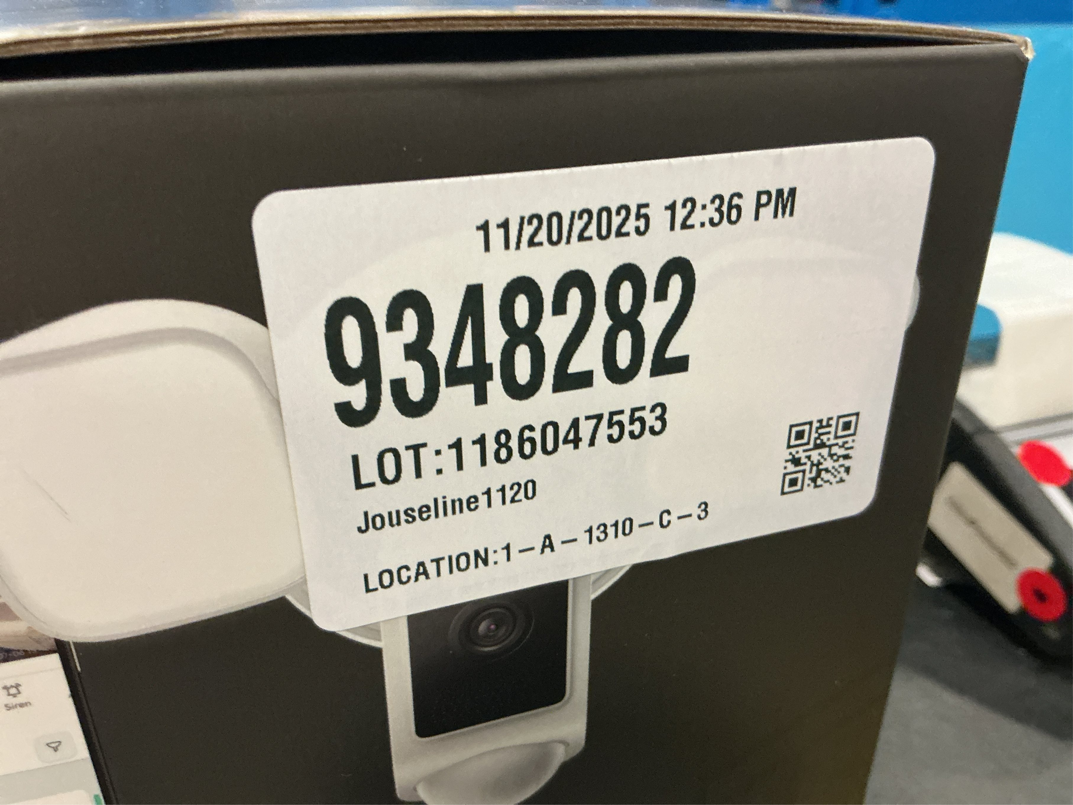 WYZE Floodlight Camera v2, Security Camera Outdoor, 2K HD with Color Night Vision, 2800-Lumen LEDs, 160° Wide View, 105dB Siren, Works with Alexa & Google Assistant, Wired, Free Expert Support