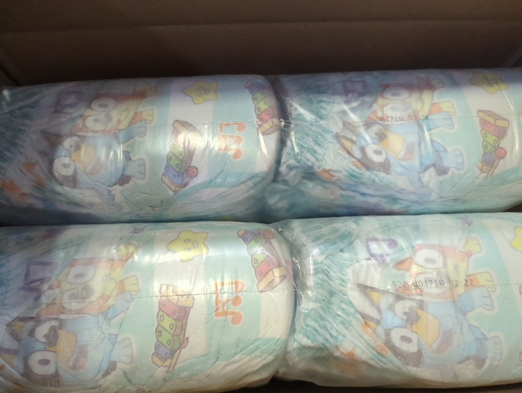 Pampers Training Pants - Easy Ups Boys & Girls Bluey - Size 4T-5T, 104 Count, Children's Potty Underwear (Packaging May Vary)