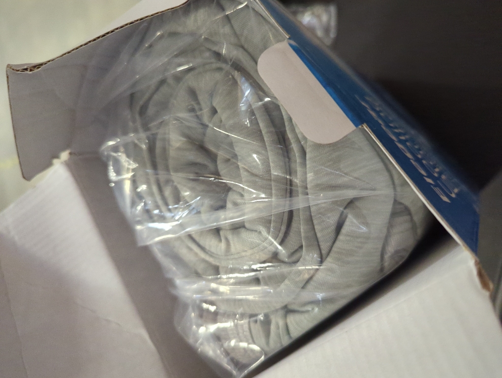 Elegear Revolutionary Cooling Blanket Queen Absorbs Heat to Keep Body Cool for Night Sweats, Arc-Chill3.0 Cool Fiber Q-Max>0.5 for Hot Sleepers, Lightweight Summer Cold Blankets for Sleeping 79“ x 86”