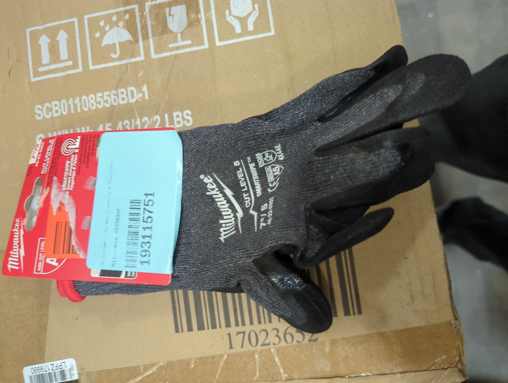 Milwaukee 7 S Cut-Resistant Level 5 Nitrile Dipped Gloves, Smart Swipe