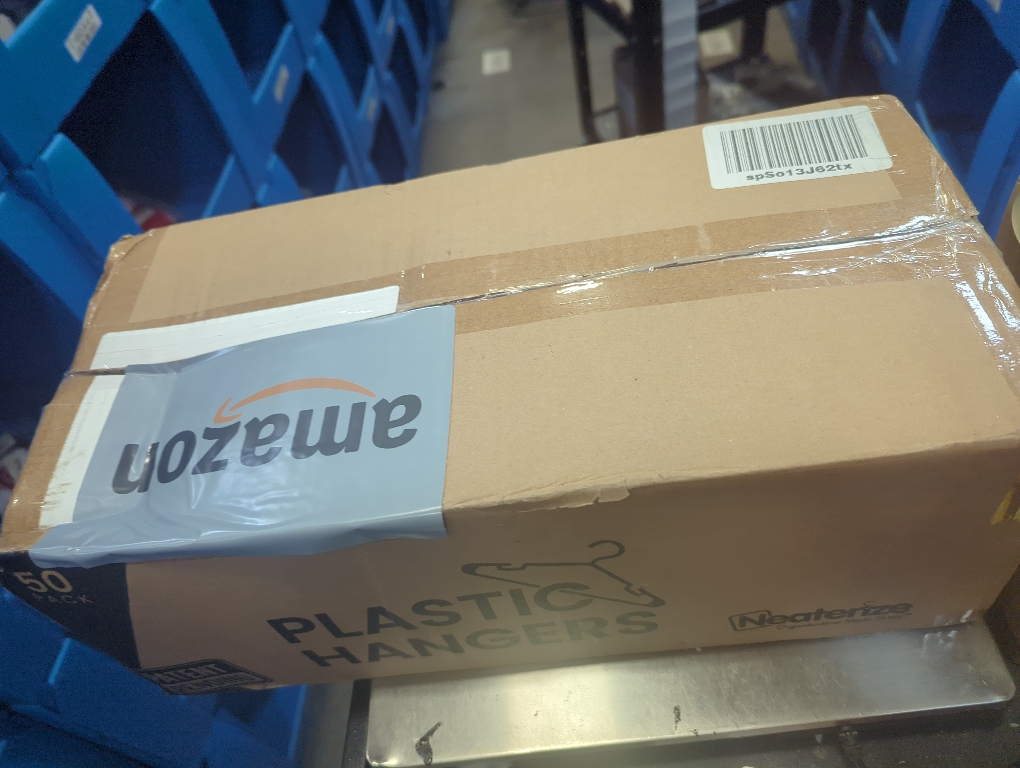 NEATERIZE Clothes Hangers Plastic 50 Pack for Adults - Plastic Hangers  the Perfect Coat Hanger and Space Saving Clothes Hangers for Closet  Percheros