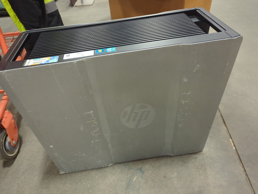 HP Z820 Workstation With Keyboard and Mouse