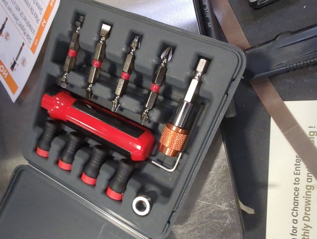 7 Pcs Countersink Drill Bit Set with Low Friction Depth Stop,82 Degree Carbide Tipped Countersink Bit(1/8x3/8,9/64x 3/8,5/32x3/8,11/64x1/2,3/16x1/2 ) with 1/4 Quick Release Hex Shank (Yellow)