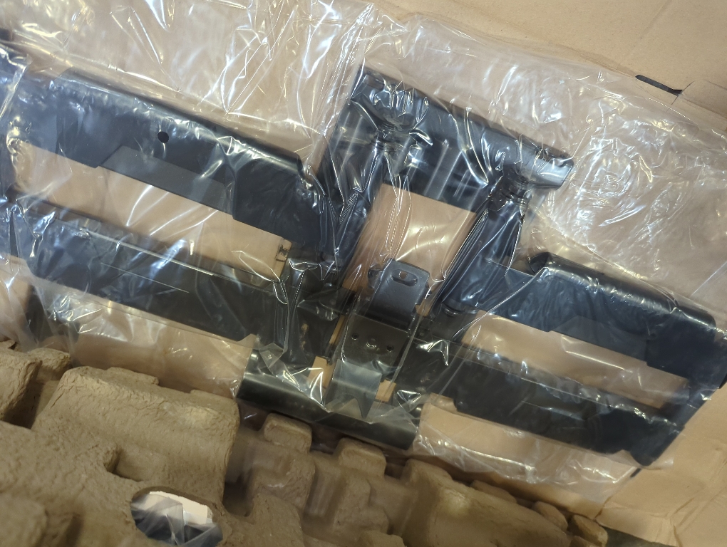 Rocketfish - Full-Motion TV Wall Mount for Most 40 - 75 TVs - Black Non-Retail packaging