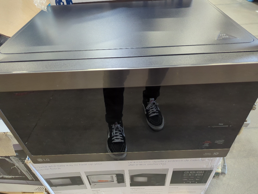 LG Microwave Oven Smart Inverter 1.5 CU.FT / 1200W