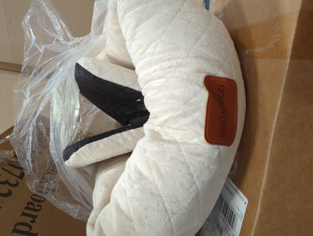 Dog Car Seat for Small Dogs,Ultra-Soft Fabric,2 Storage Pockets & Safety Leash,Adjustable Straps,Easy to Install,Fully Detachable and Washable(Beige)