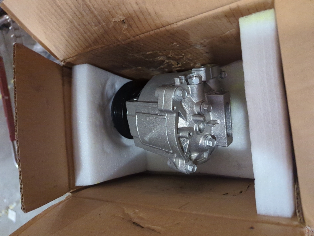New A C AC Compressor For 2013~2015 For Toyota RAV4 AWD 2.5L 88310-0R040 88320-42380 883100R040 8832042380