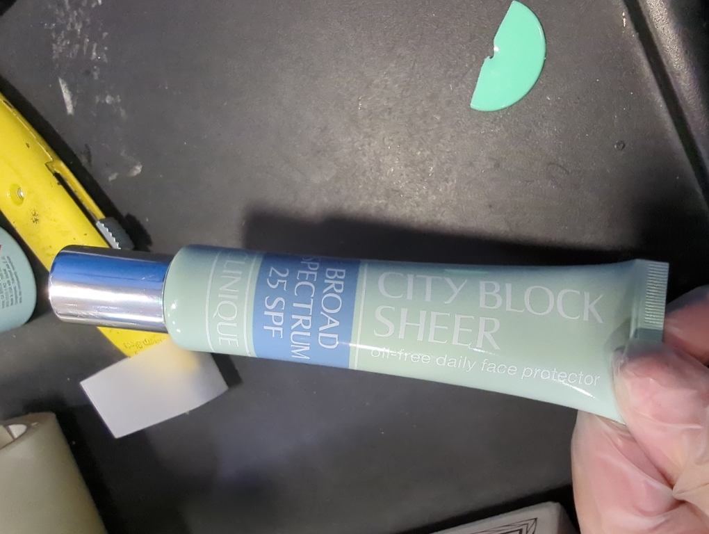 CLINIQUE City Block Sheer Oil-Free Daily Face Protector SPF 25