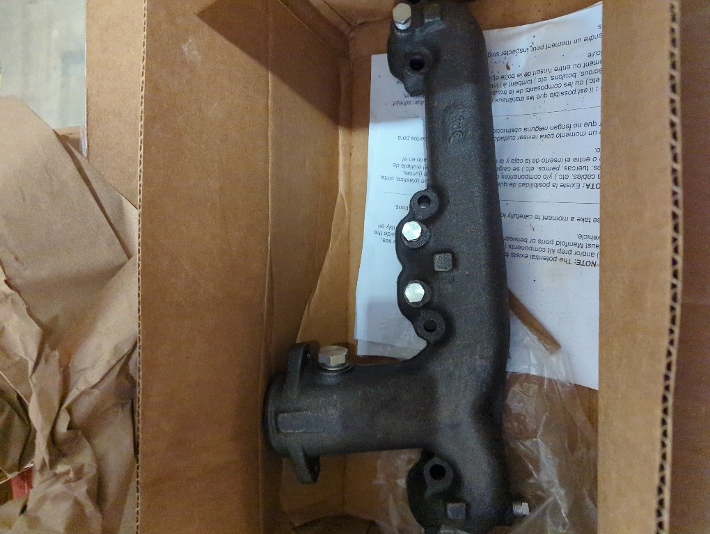 Dorman 674-518 Driver Side Exhaust Manifold Kit - Includes Required Gaskets and Hardware Compatible with Select Chevrolet / Pontiac Models