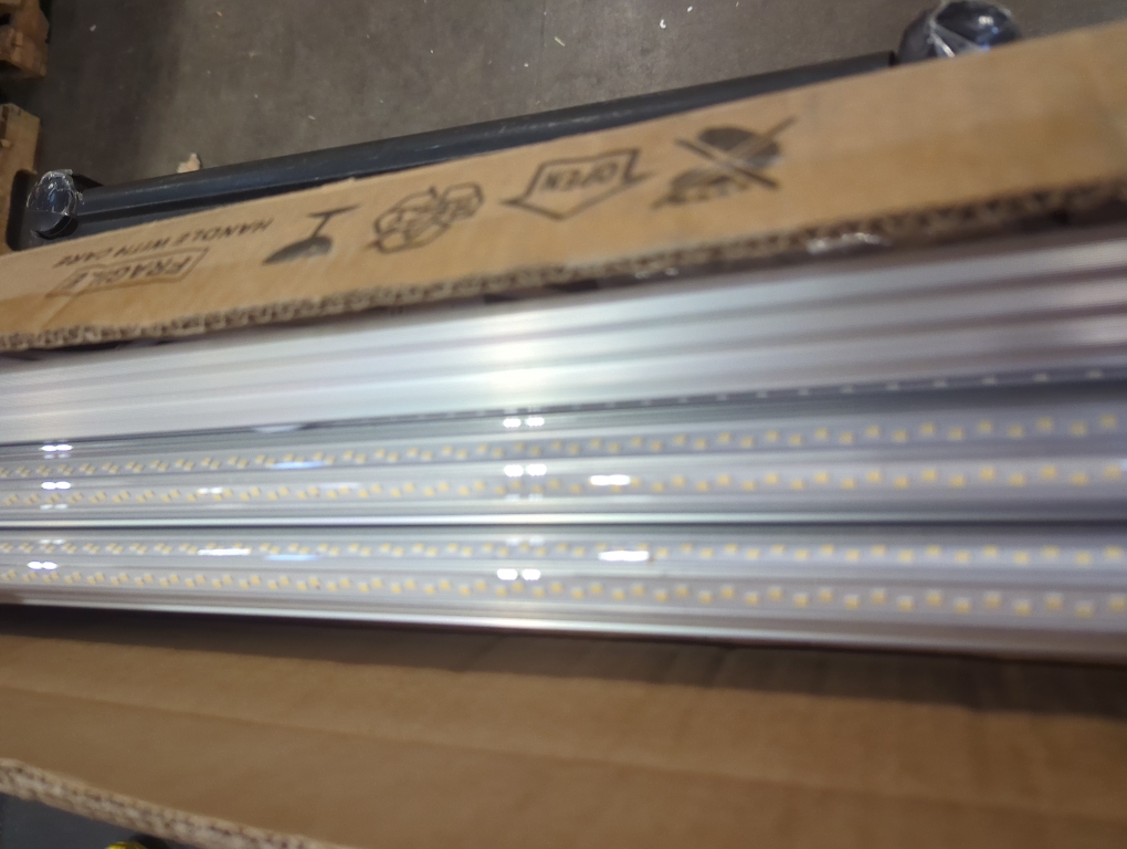6 Pack Size 50w 4ft Led Shop Light, Super Bright 7500lm 5000k V Shape 4' Led Shop Lights, Linkable 4 Foot Led Shop Lights for Garage Warehouse, Supermarket, Basement, Barn, Storage Area