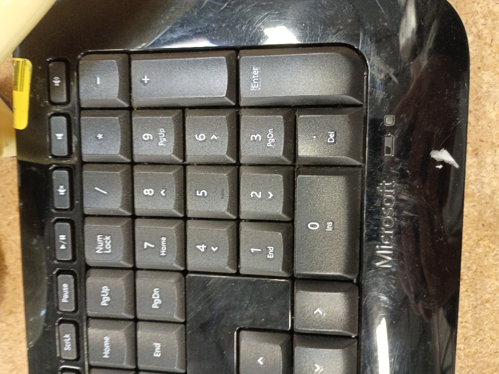 Microsoft Wireless Desktop. Wireless Keyboard and Mouse Combo. Snap-in USB Transciever.