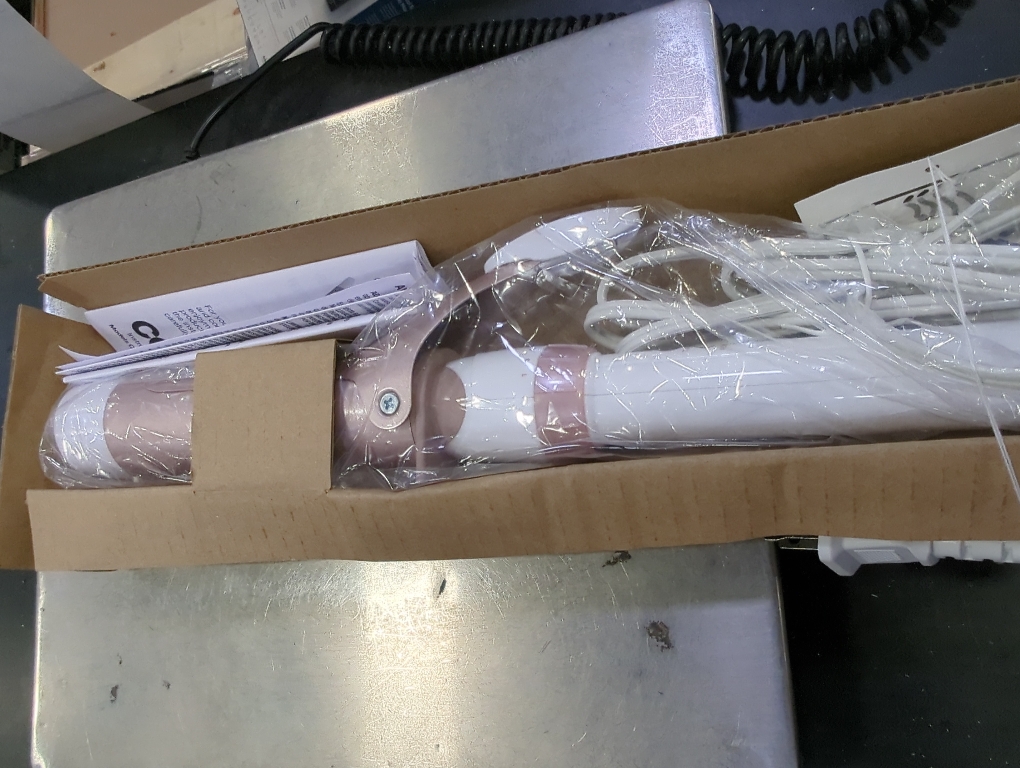 Conair Double Ceramic 1-1/2 Inch Curling Iron, 1.5-Inch Barrel Creates Soft Waves and Curls, Hair Curler for Use on Medium and Long Hair, White