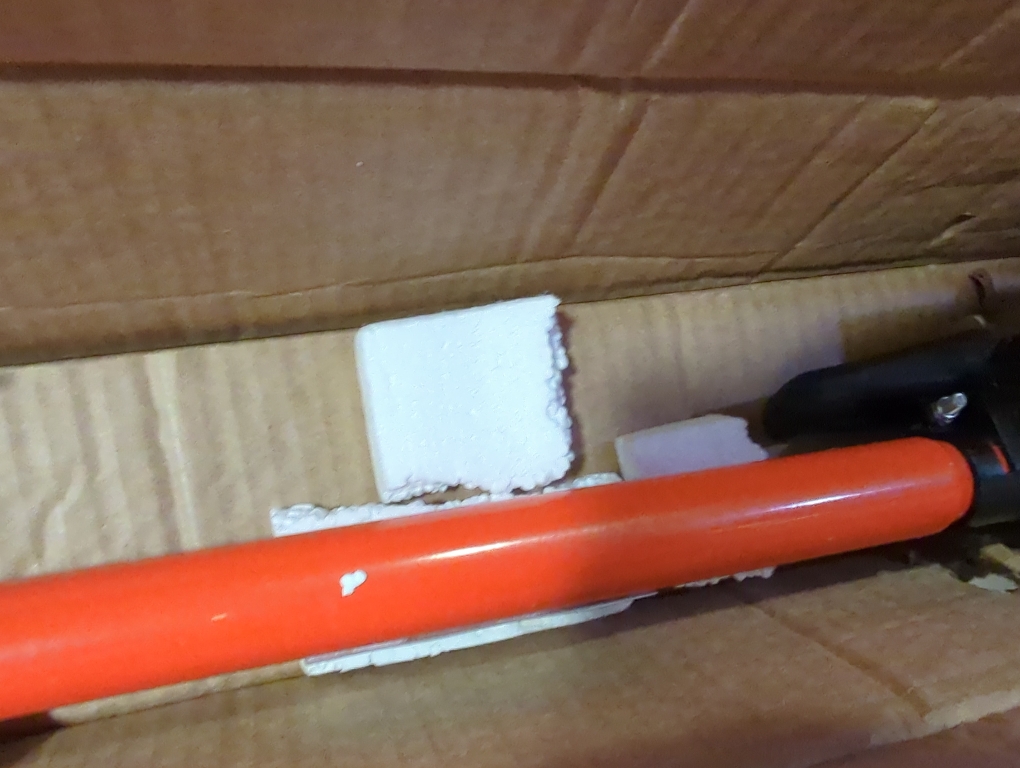 VEVOR Cargo Bar, Ratcheting Cargo Bar Adjustable from 40 to 73, Heavy-Duty Steel Cargos Stabilizer with Storage Net & Non-Slip Foot Pads, Telescoping Load Lock Bars Stop Sliding for SUVs, Sedans