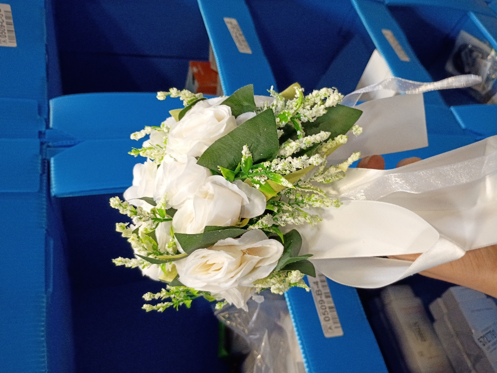 CYANLUX Wedding Bouquets for Bride Bridesmaid Bouquet Champagne White Artificial Roses Flowers for Wedding Valentine's Day Church Home Decoration (1#White)…