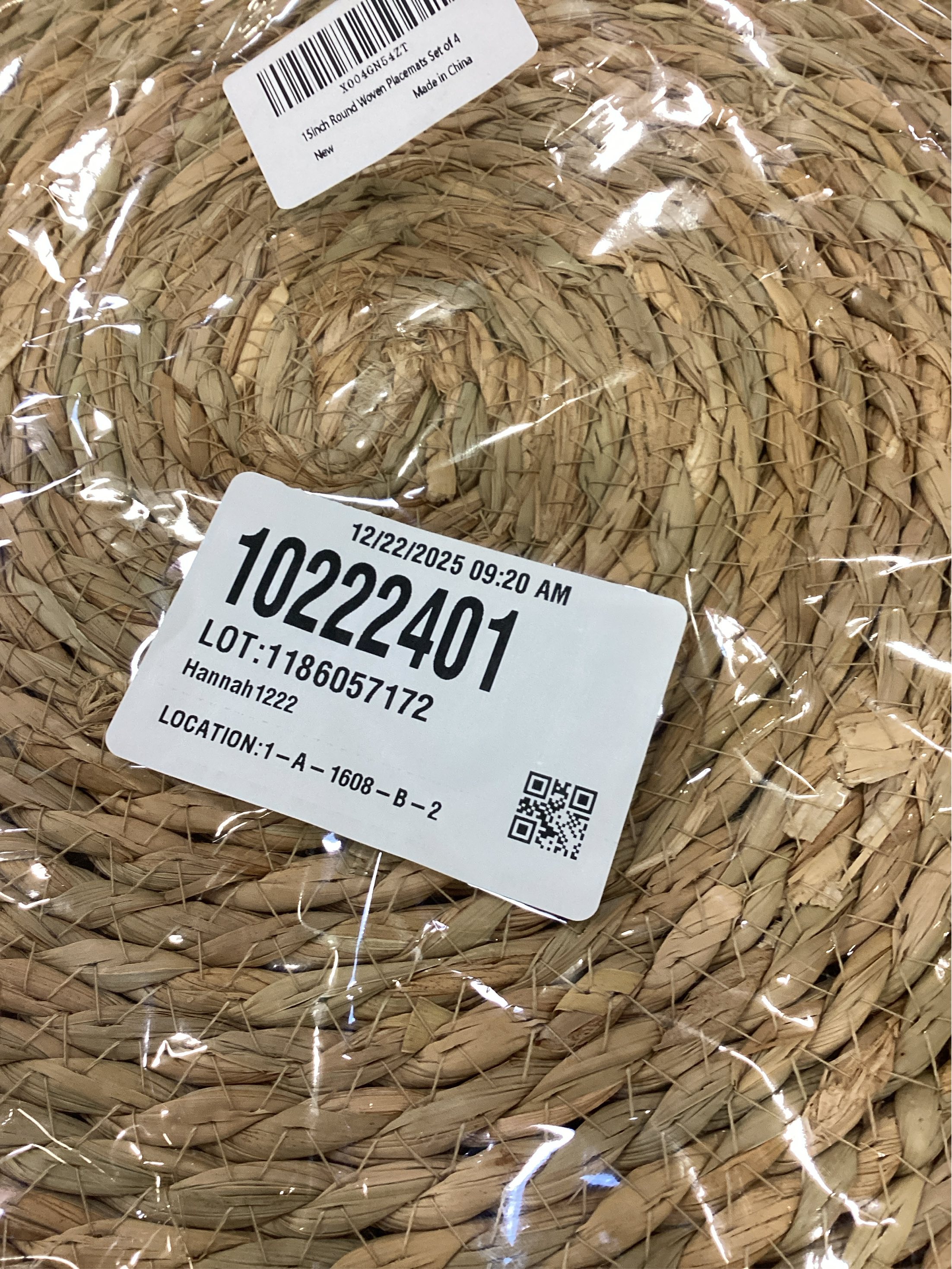 15 inch Round Woven Placemats Set of 4, Boho Rattan Natural Hand-Woven Water Hyacinth Placemats, Chargers for Dinner Plates, Farmhouse Weave Place Mats, Rustic Wicker Table Mats Decor for Home,Wedding