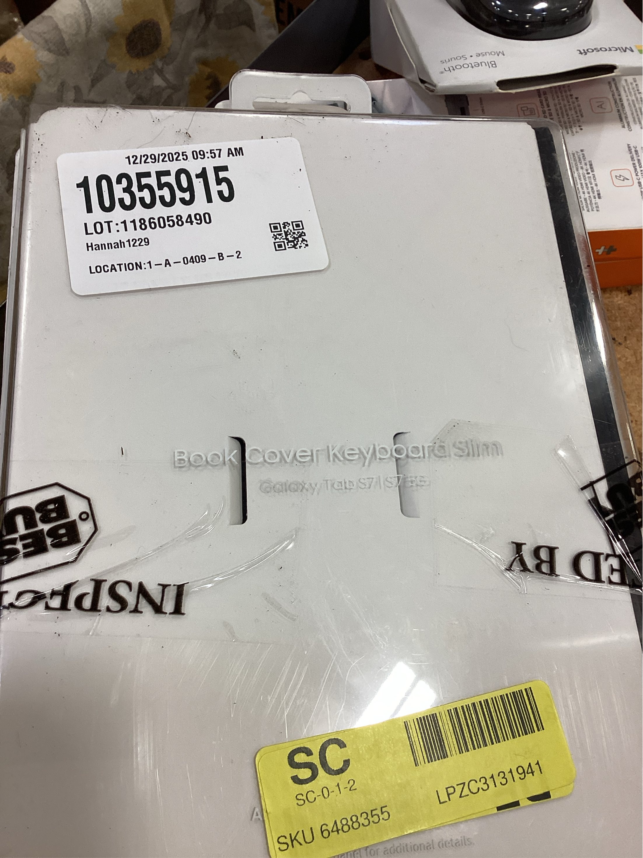 SAMSUNG Book Cover Keyboard Slim for Samsung Galaxy Tab S8/Tab S7 - Mystic Black