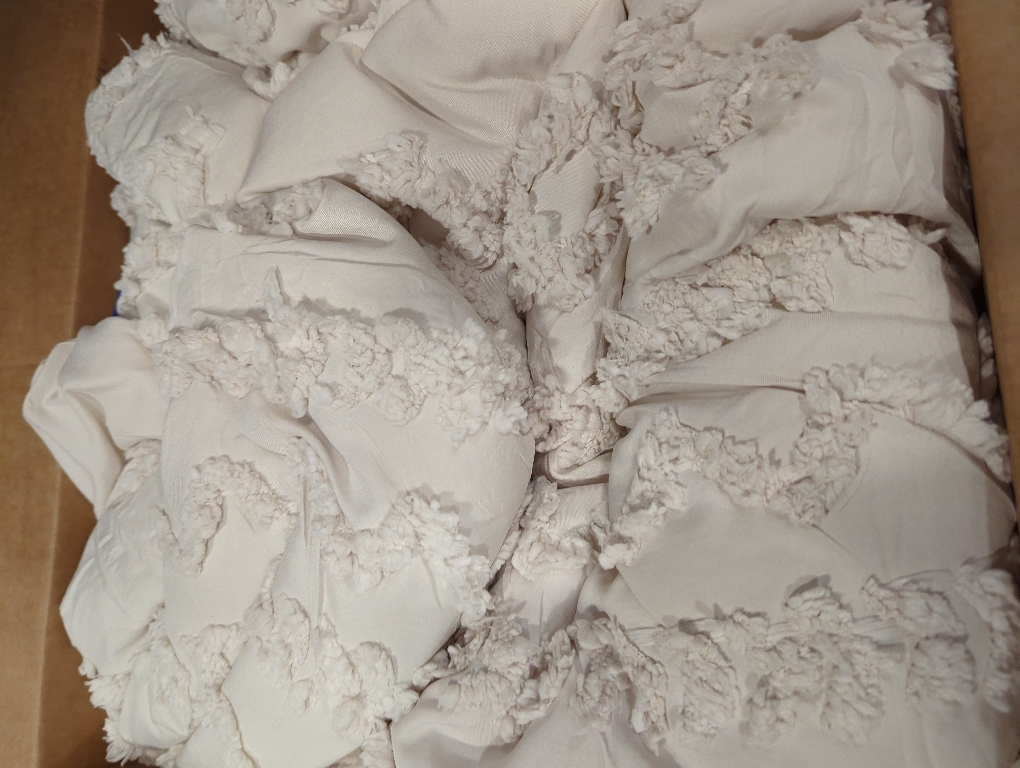 Bedsure Tufted Boho Comforter Set oversized queen Size - Beige Boho Bed Set, GentleSoft™Farmhouse Shabby Chic Embroidery Bedding, Gifts for Woman, Soft Jacquard oversized queen