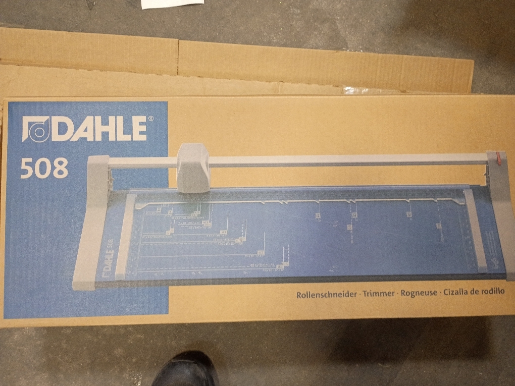 Dahle 507 Personal Rotary Trimmer, 12 Cut Length, 7 Sheet Capacity, Self-Sharpening, Automatic Clamp, German Engineered Paper Cutter