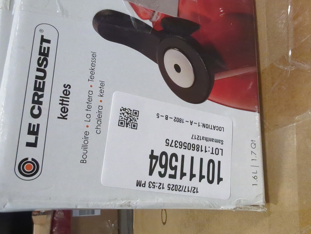 Le Creuset 1.7 Quart Enamel on Steel Whistling Tea Kettle - Blue - 1.7 Quart