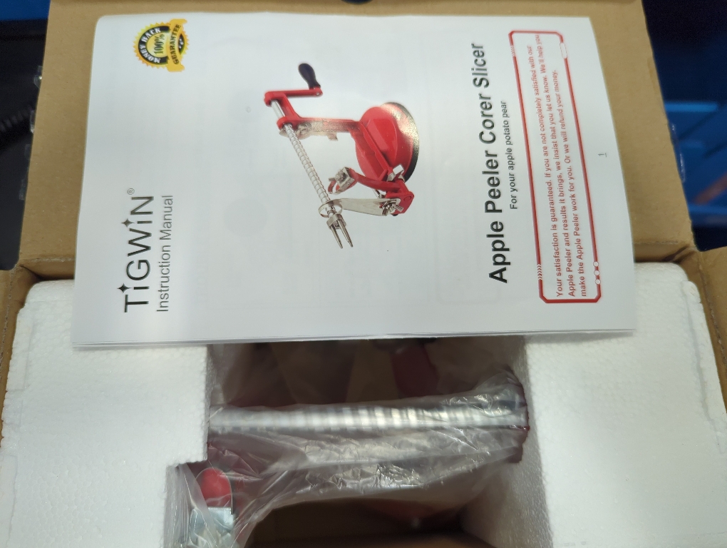 Red Apple Peeler Corer, Long lasting Chrome Cast Magnesium Alloy Apple Peeler Slicer Corer with Stainless Steel Blades and Powerful Suction Base for Apples and Potato(Red)