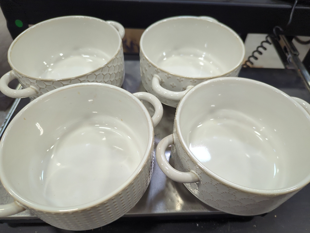 LE TAUCI Soup Bowls with Handles, 20 oz French Onion Soup Crocks, Stackable Soup Bowl Oven Safe for Chili, Beef Stew, Embossment Ceramic Bowl Set - 5.4 Inch, Set of 4, Arctic White