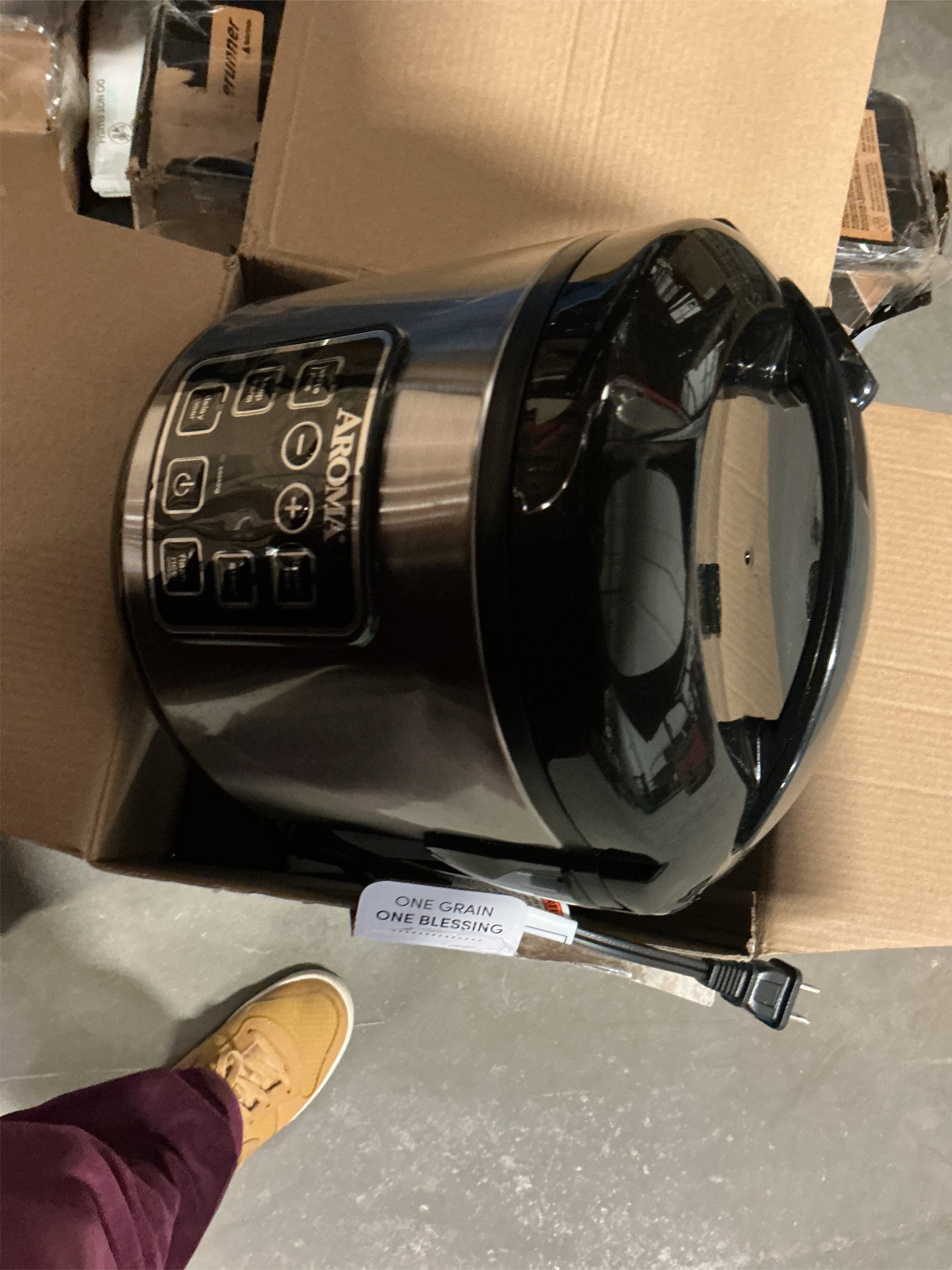 AROMA Digital Rice Cooker, 4-Cup (Uncooked) / 8-Cup (Cooked), Steamer, Grain Cooker, Multicooker, 2 Qt, Stainless Steel Exterior, ARC-914SBD