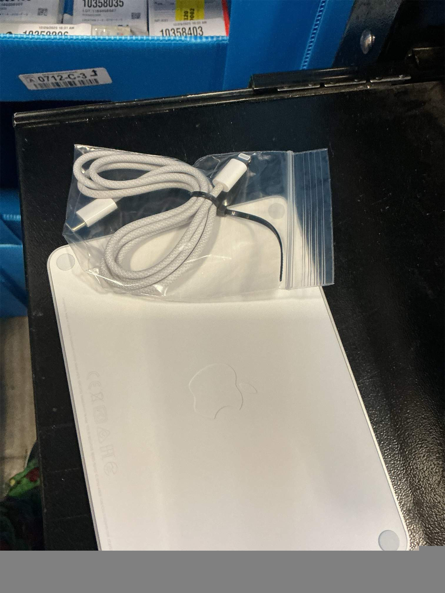 Apple Magic Trackpad - White Multi-Touch Surface ​​​​​​​