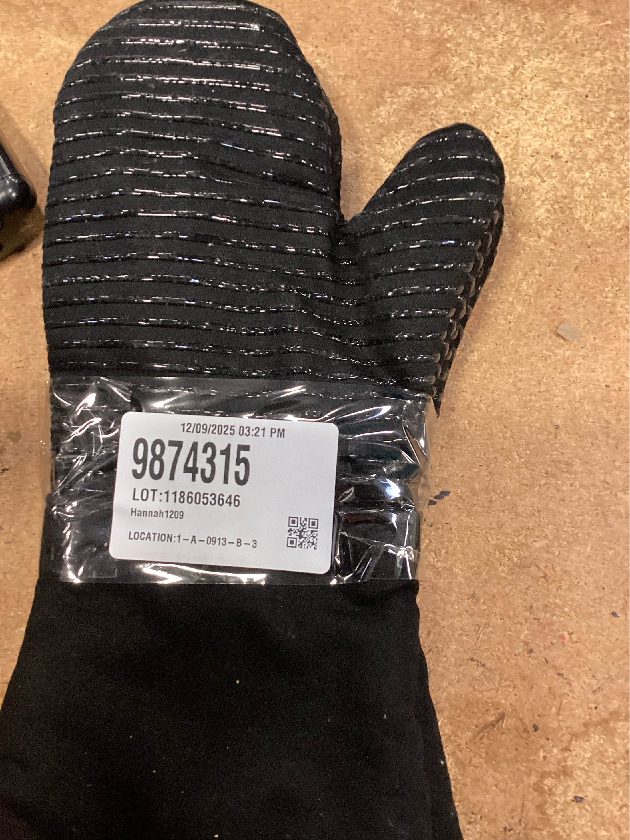 All-Clad Silicone Oven Mitt, 2 Pack, Cappucc