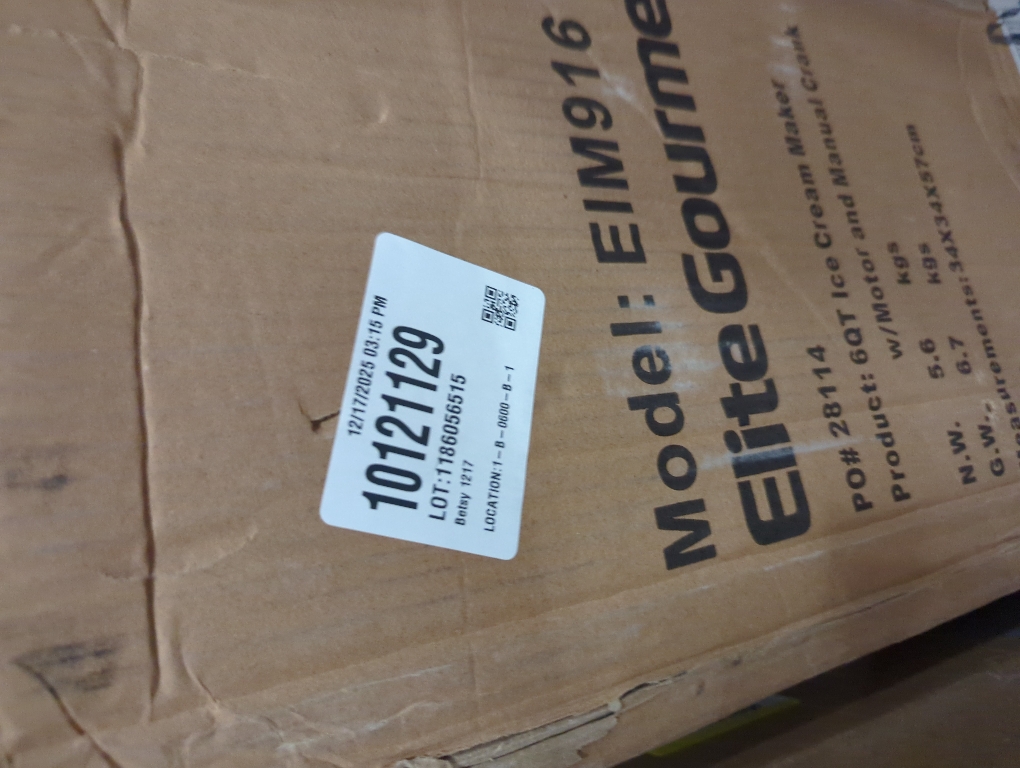 Elite Gourmet EIM402 Old Fashioned 4 Quart Vintage Wood Bucket Electric Ice Cream Maker Machine, Bonus Classic Die-Cast Hand Crank for Churning, Uses Ice and Rock Salt Churns Ice Cream in Minutes