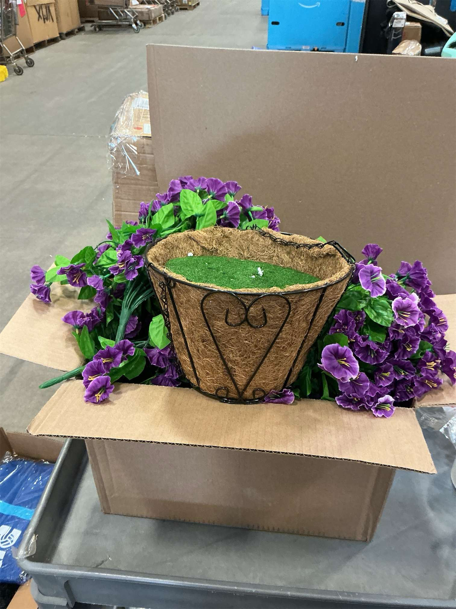 Artificial Hanging Flower Plants with Basket for Spring Summer Outdoor Decoration, Faux Petunias Flowers Fake Morning Glory Planter for Outside Patio Garden Porch Balcony Yard Spring Decor(Lotus) ‼️used ‼️