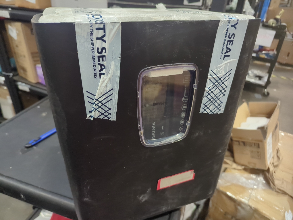 Insignia™ - 6-Sheet Crosscut Shredder - Black