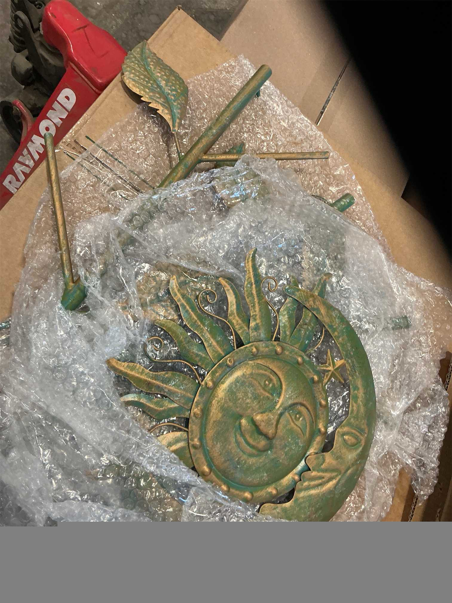 Glitzhome 36.25H Metal Sun and Moon Yard Stake, Bronze Rustic Sun and Moon Garden Stake or Antique Wall Decor