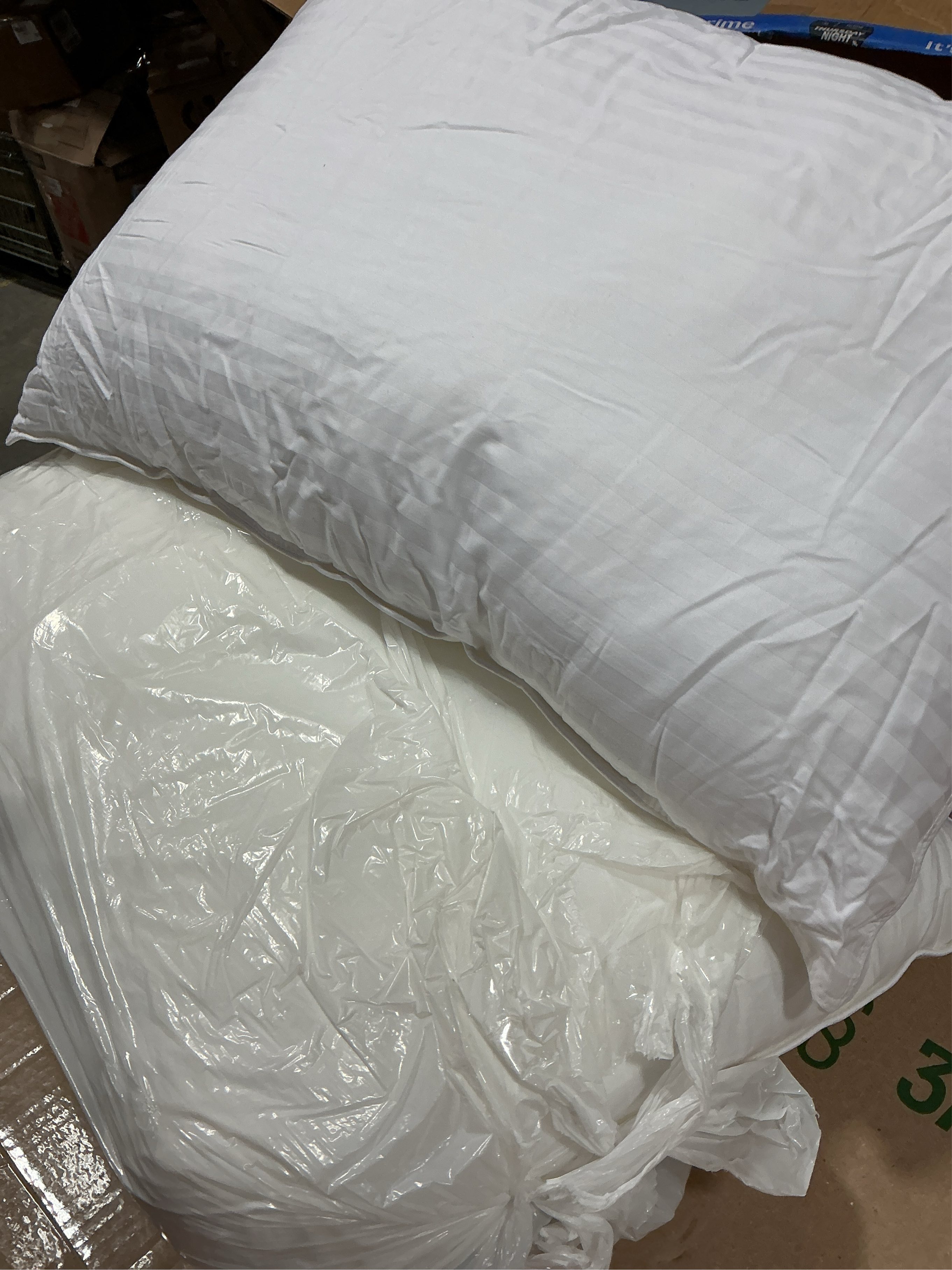 Beckham Hotel Collection Bed Pillows Standard/Queen Size Set of 2 - Original Soft Down Alternative Pillow for Sleeping - Soft Support for Back, Stomach or Side Sleepers