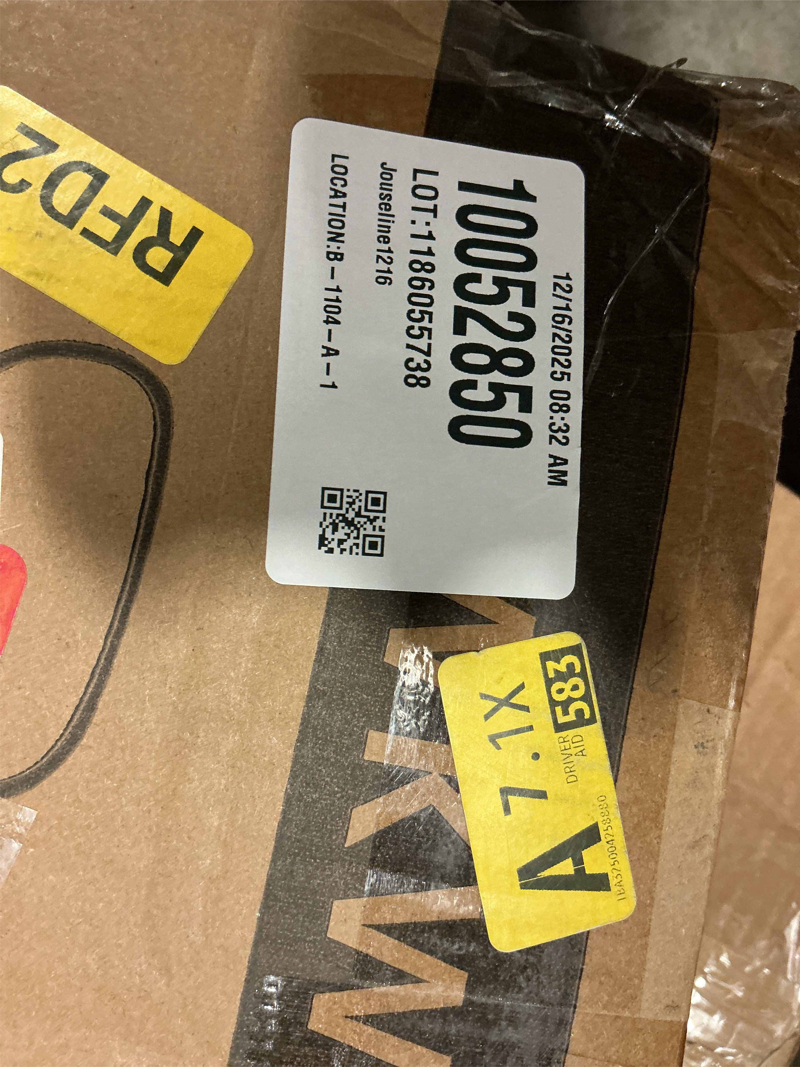 FURWOO White PU Leather Office Chair and Office Use