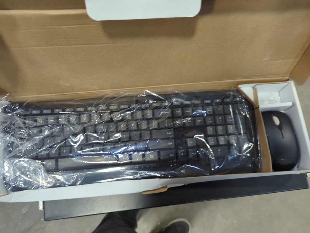 Microsoft Wireless Desktop 850 with AES ) - Black. Wireless Keyboard and Mouse Combo. Snap-In USB Transciever. Right/Left Hand Use Mouse