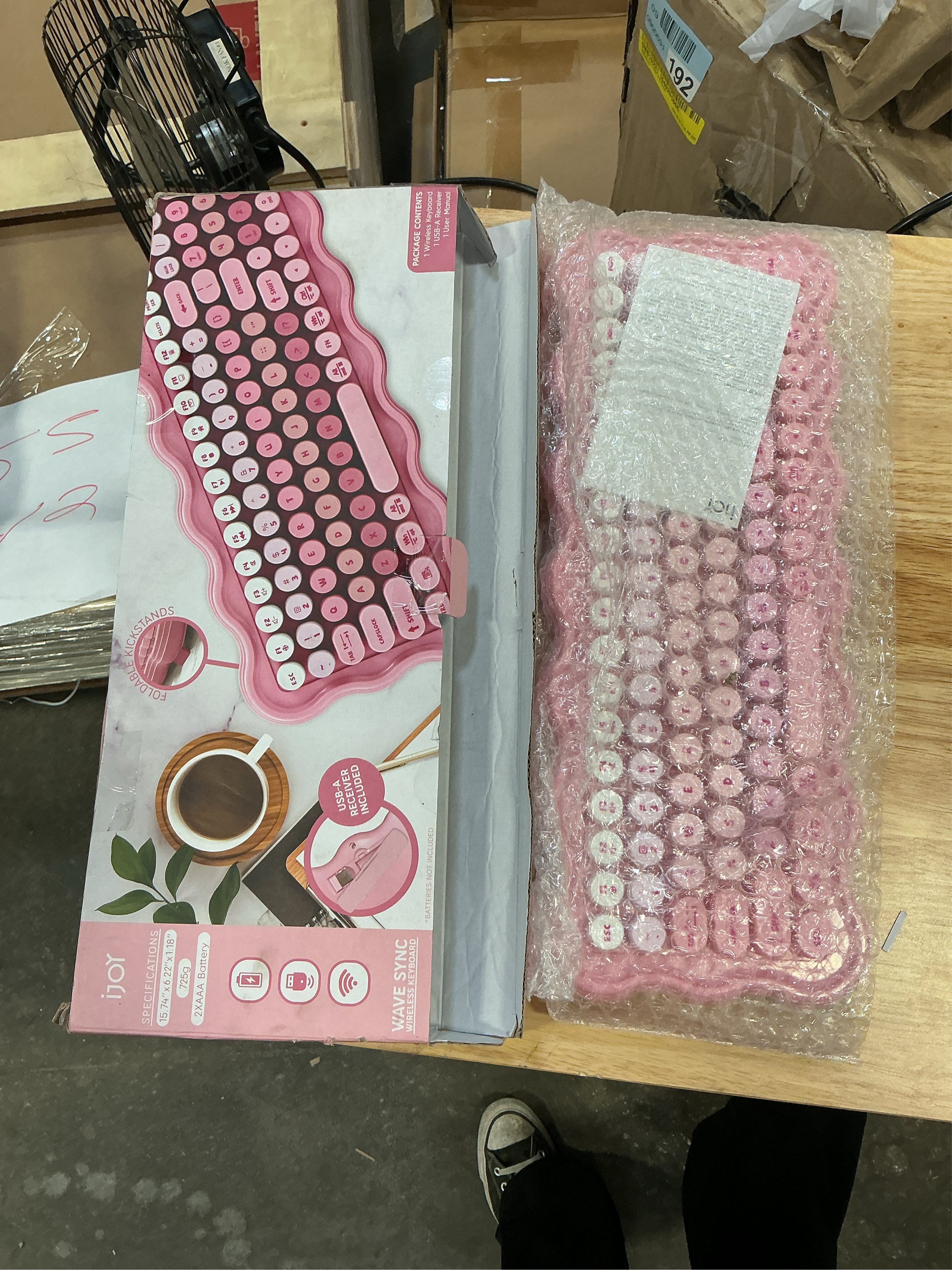 iJoy Wireless Wavy Keyboard - Pink