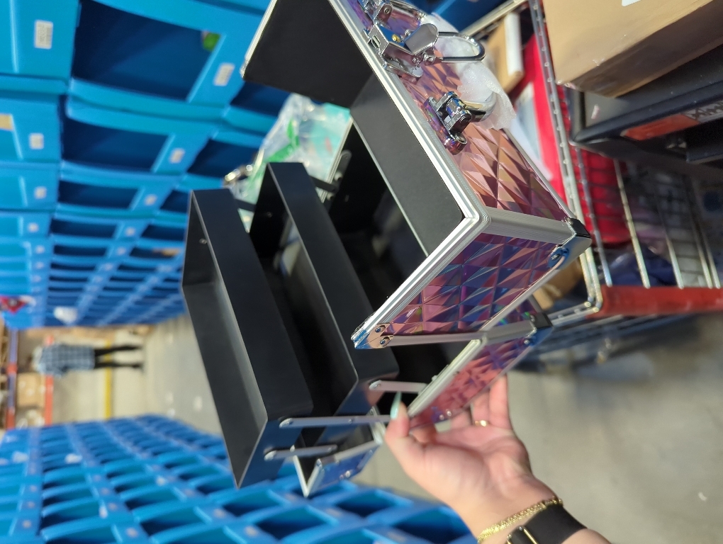 Makeup Case with Lighted Mirror Travel Makeup Organizer Box 2 Trays Lockable Cosmetic Train Case with Movable LED Mirror for Girls Make Up Nail Kits Sewing Vanity Storage Case Shiny Pink