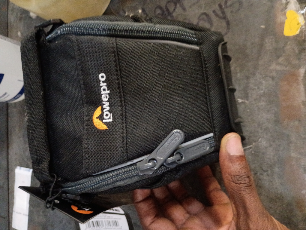 Lowepro Adventura SH 100R II Camera Carrying Bag Black LP37171