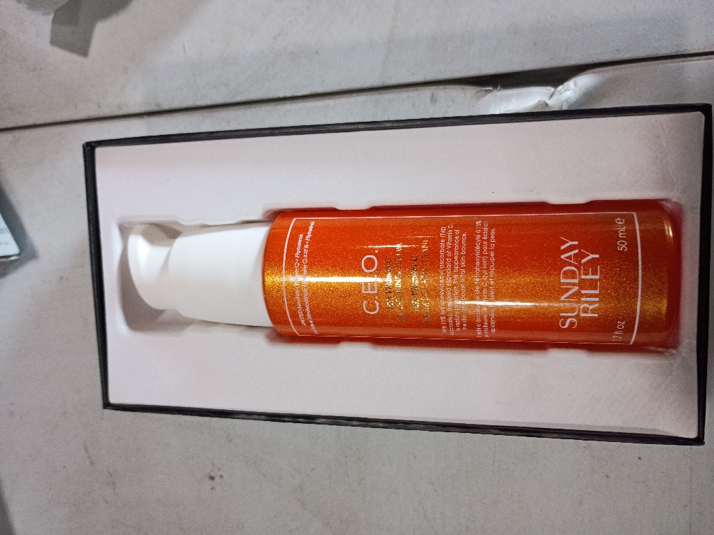 SUNDAY RILEY C.E.O. 15% Vitamin C Brightening Serum