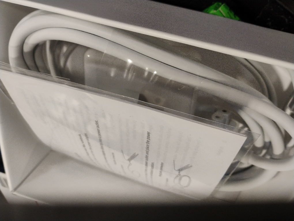 Apple 60W MagSafe Power Adapter (for previous generation 13.3-inch MacBook and 13-inch MacBook Pro)