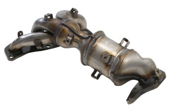 Catalytic Converter with Integrated Exhaust Manifold