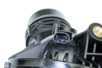 Engine Coolant Thermostat / Water Inlet Assembly