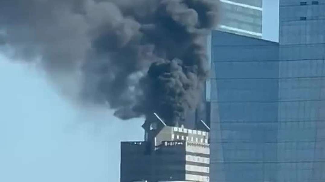 Large black smoke and fire spotted at high rise in Center City, Philadelphia Sunday morning